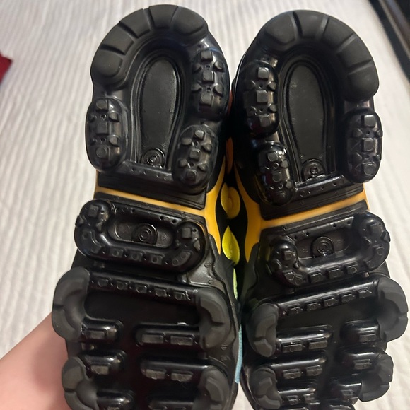 Multicolor Gradiant Workout Shoes - Picture 3 of 3